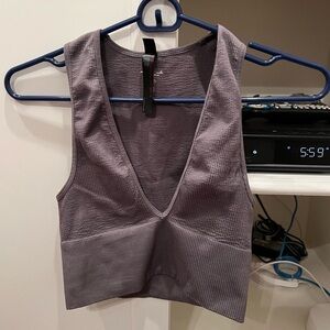 Cropped Body Contour tank